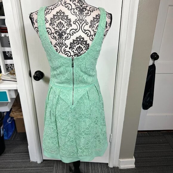 Guess light blue lace fit n flare mini dress. Size M - Picture 6 of 10
